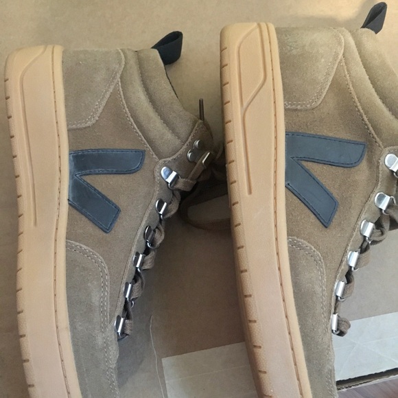 Men’s Veja shoes - Picture 10 of 11